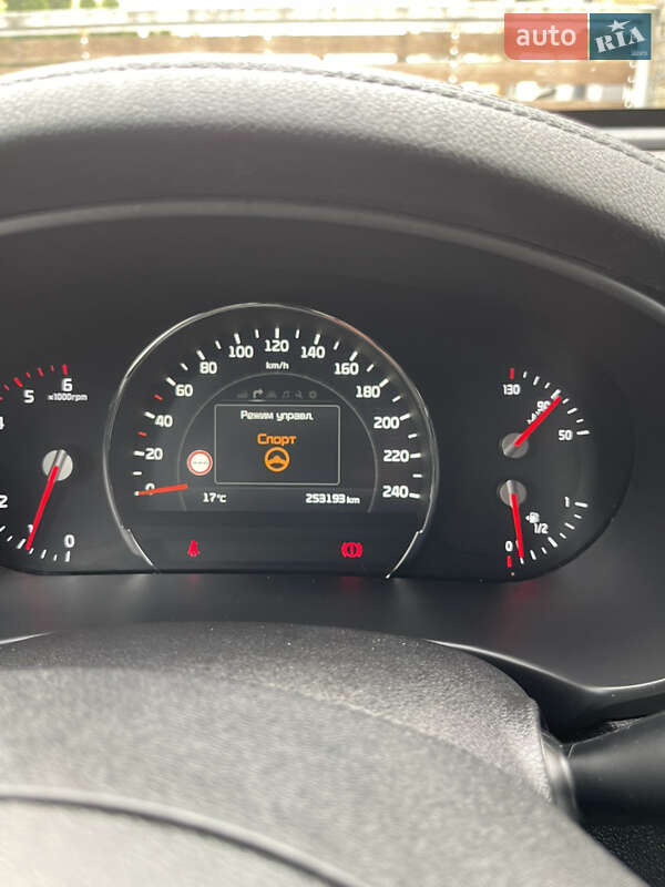 Внедорожник / Кроссовер Kia Sorento 2017 в Стрые