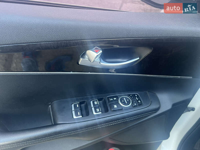 Позашляховик / Кросовер Kia Sorento 2016 в Миколаєві