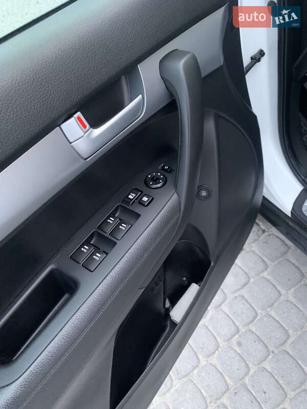 Позашляховик / Кросовер Kia Sorento 2014 в Миколаєві