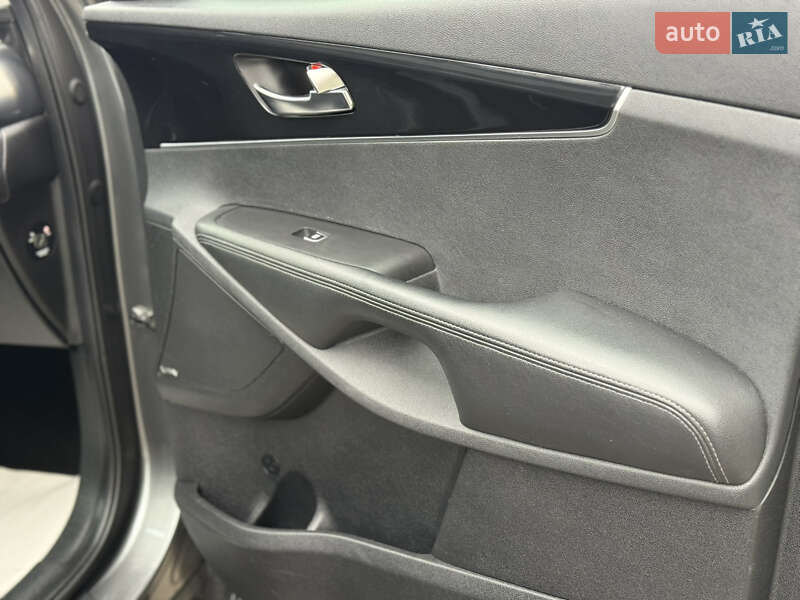 Позашляховик / Кросовер Kia Sorento 2015 в Стрию