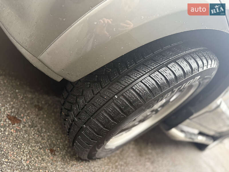 Позашляховик / Кросовер Kia Sorento 2006 в Києві