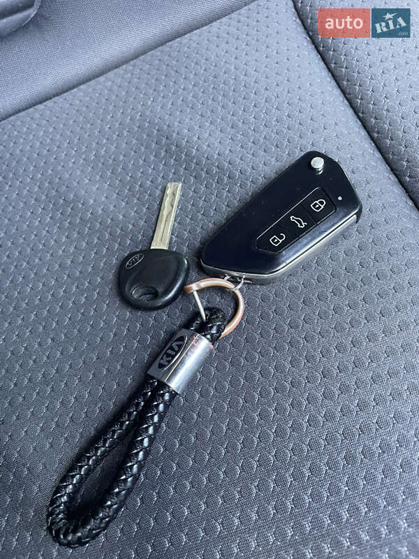 Позашляховик / Кросовер Kia Sorento 2011 в Дрогобичі