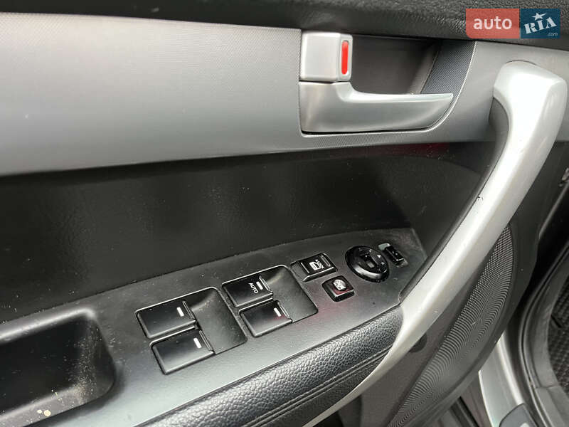 Позашляховик / Кросовер Kia Sorento 2013 в Чернігові