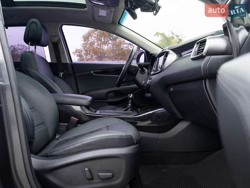 Внедорожник / Кроссовер Kia Sorento 2015 в Краснограде