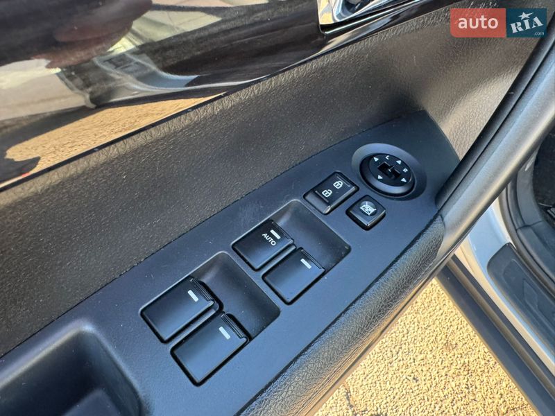 Внедорожник / Кроссовер Kia Sorento 2012 в Киеве