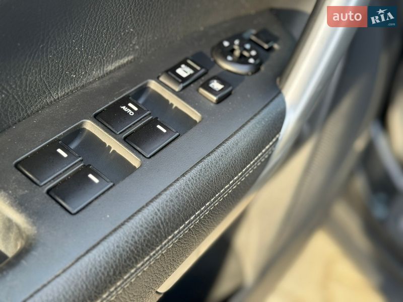 Внедорожник / Кроссовер Kia Sorento 2010 в Стрые