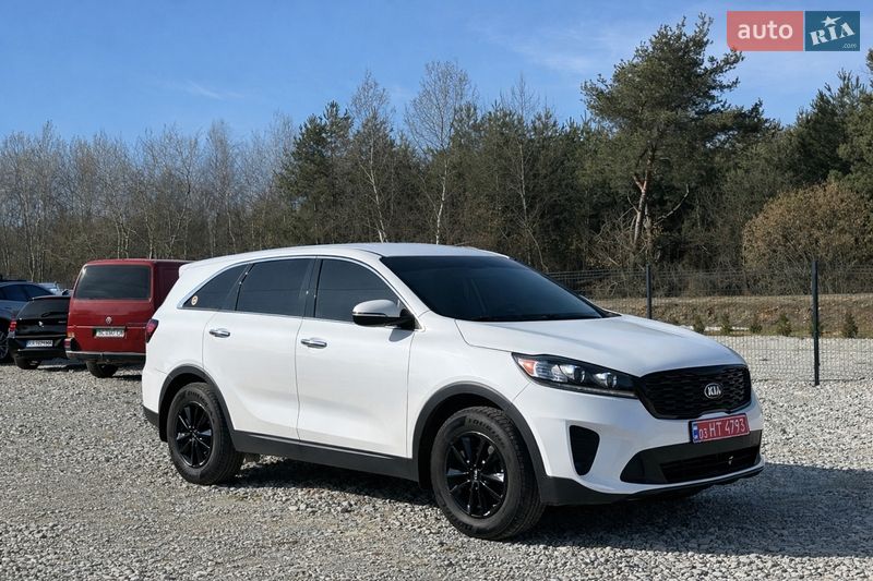 Внедорожник / Кроссовер Kia Sorento 2018 в Новояворовске