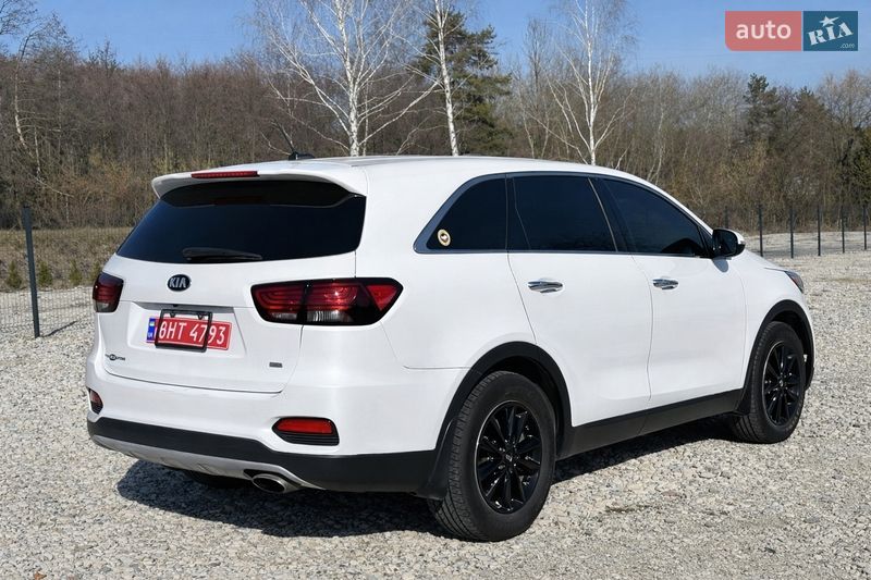 Внедорожник / Кроссовер Kia Sorento 2018 в Новояворовске