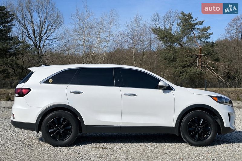 Внедорожник / Кроссовер Kia Sorento 2018 в Новояворовске