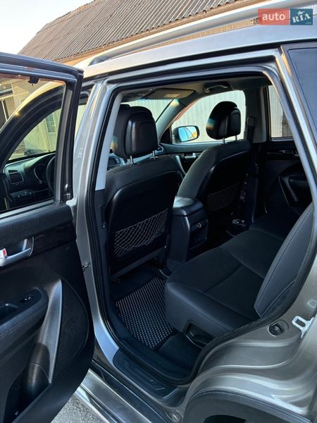 Внедорожник / Кроссовер Kia Sorento 2013 в Черновцах