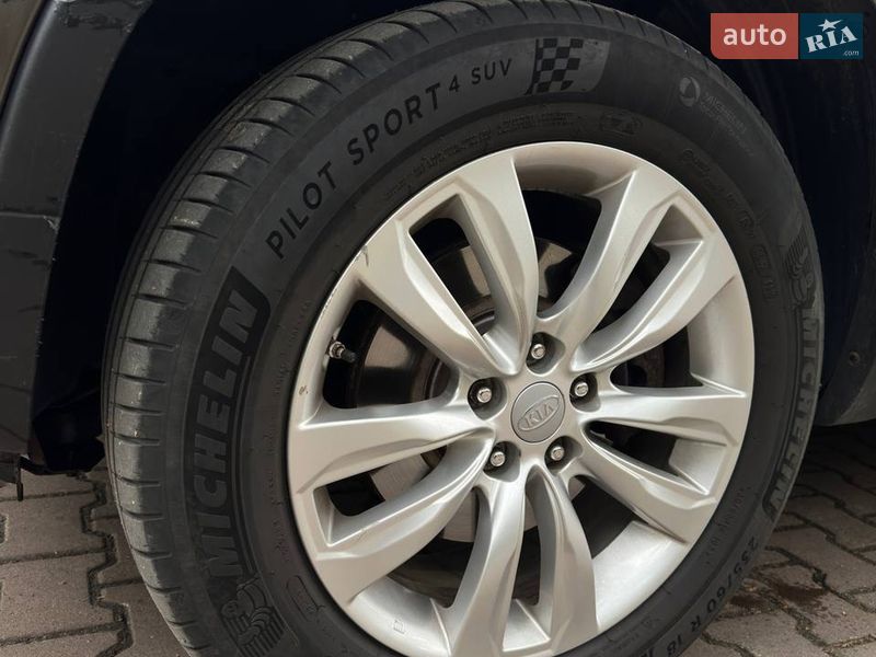 Позашляховик / Кросовер Kia Sorento 2010 в Новояворівську