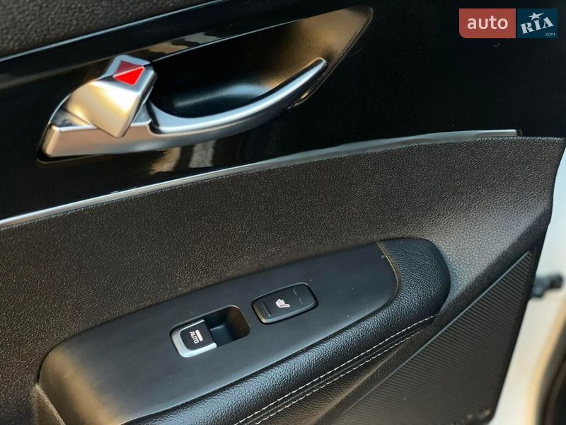 Позашляховик / Кросовер Kia Sorento 2015 в Стрию