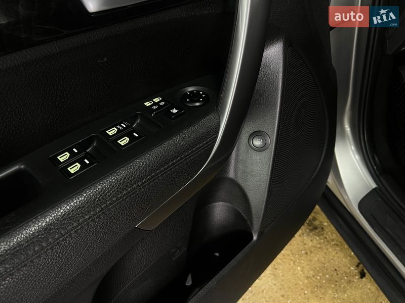 Позашляховик / Кросовер Kia Sorento 2013 в Одесі