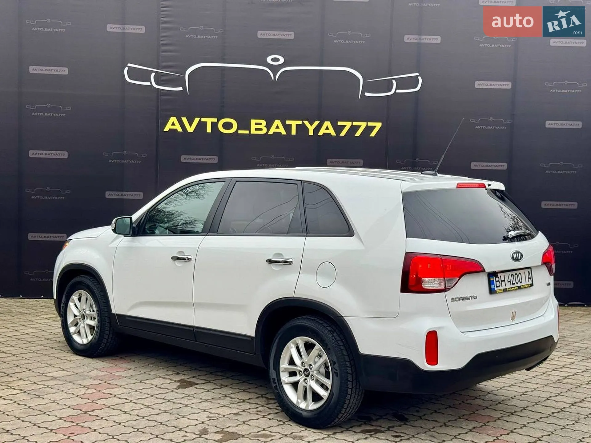 KIA Sorento 2013 VIN 5XYKT3A61EG430187 фото оголошення 4 з 11
