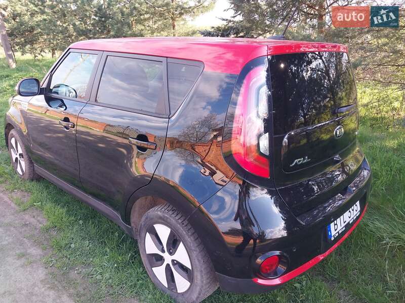 Позашляховик / Кросовер Kia Soul EV 2015 в Стрию
