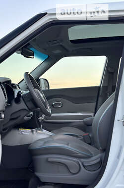 Внедорожник / Кроссовер Kia Soul EV 2016 в 