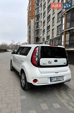 Внедорожник / Кроссовер Kia Soul EV 2017 в 