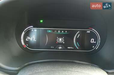 Внедорожник / Кроссовер Kia Soul EV 2022 в 