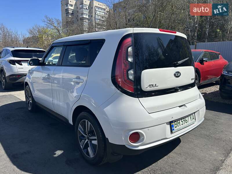 Внедорожник / Кроссовер Kia Soul EV 2016 в Одессе