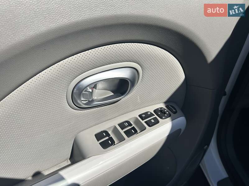 Внедорожник / Кроссовер Kia Soul EV 2016 в Одессе