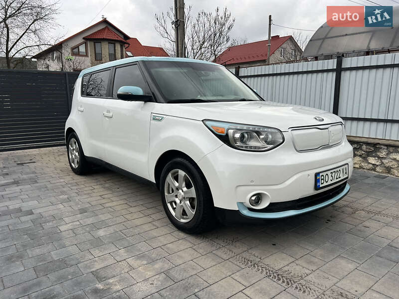 Позашляховик / Кросовер Kia Soul EV 2017 в 