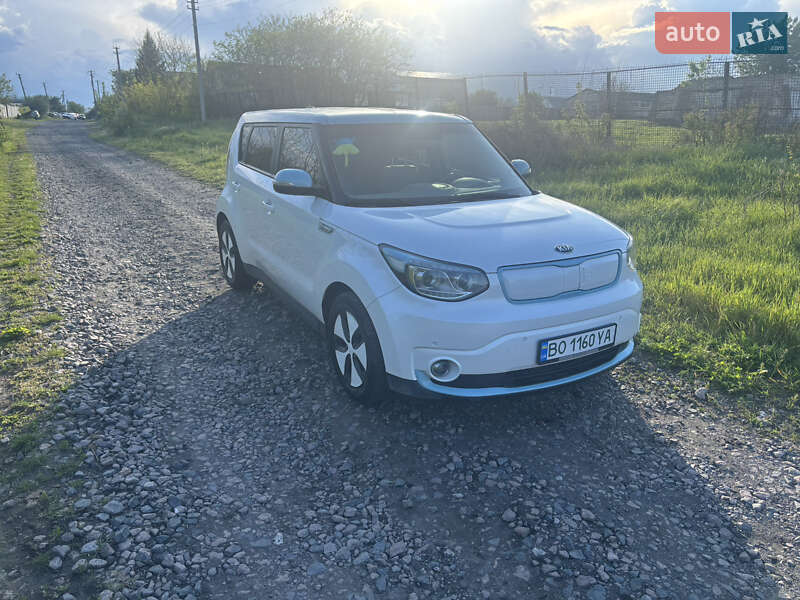 Позашляховик / Кросовер Kia Soul EV 2015 в Верхівцеві