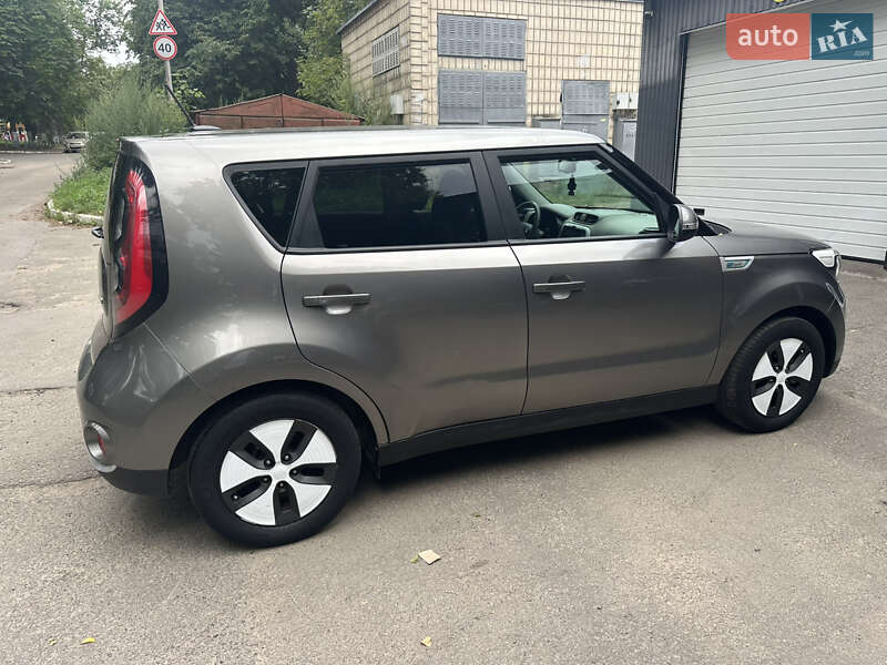 Позашляховик / Кросовер Kia Soul EV 2016 в Києві