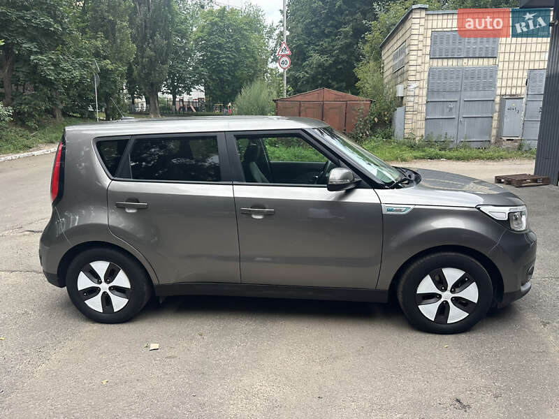 Позашляховик / Кросовер Kia Soul EV 2016 в Києві