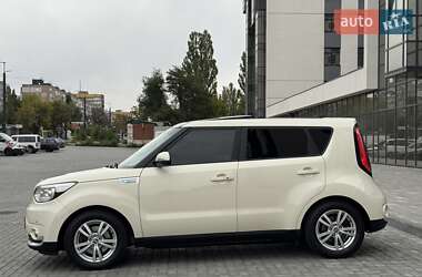 Внедорожник / Кроссовер Kia Soul EV 2017 в 
