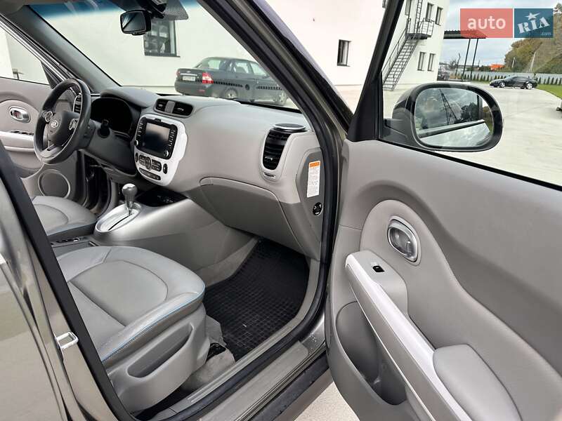Позашляховик / Кросовер Kia Soul EV 2015 в Луцьку