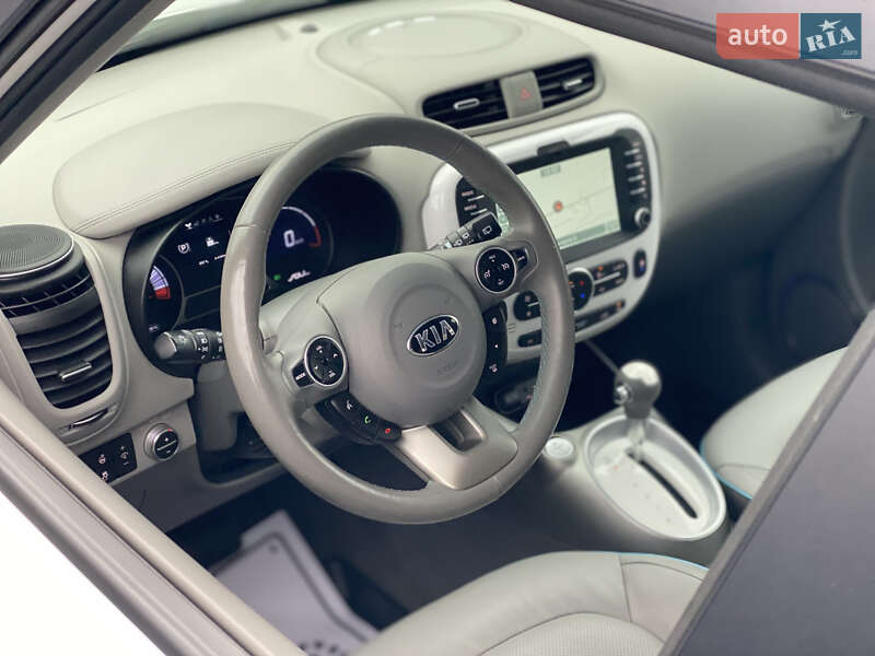Позашляховик / Кросовер Kia Soul EV 2016 в Луцьку