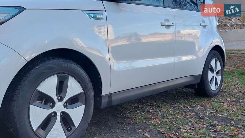Внедорожник / Кроссовер Kia Soul EV 2014 в Луцке