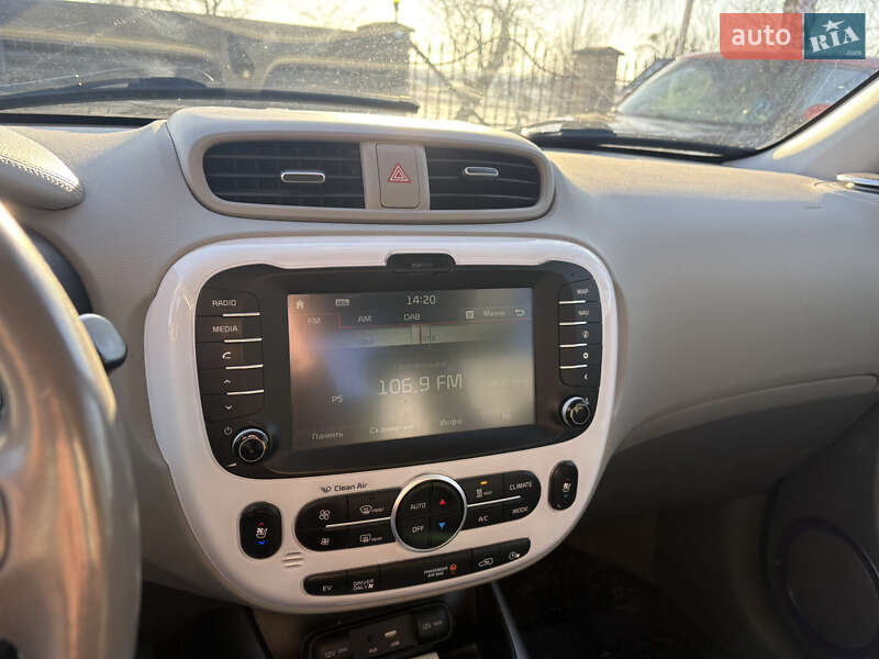 Внедорожник / Кроссовер Kia Soul EV 2015 в Луцке