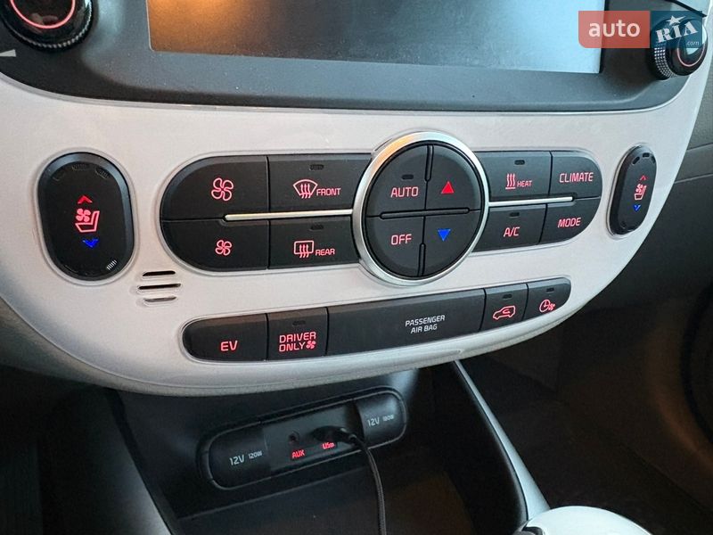 Внедорожник / Кроссовер Kia Soul EV 2017 в Луцке