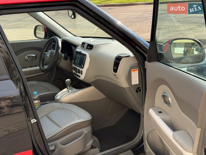 Позашляховик / Кросовер Kia Soul EV 2015 в Миколаєві