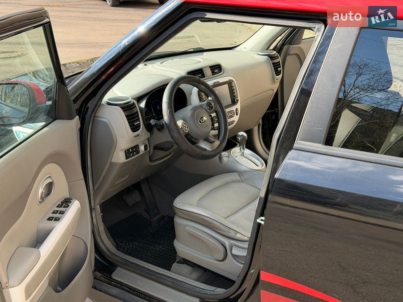 Позашляховик / Кросовер Kia Soul EV 2015 в Миколаєві
