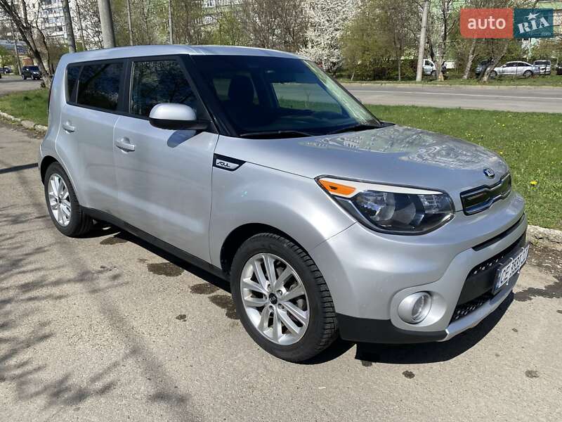 Позашляховик / Кросовер Kia Soul 2017 в Чернівцях