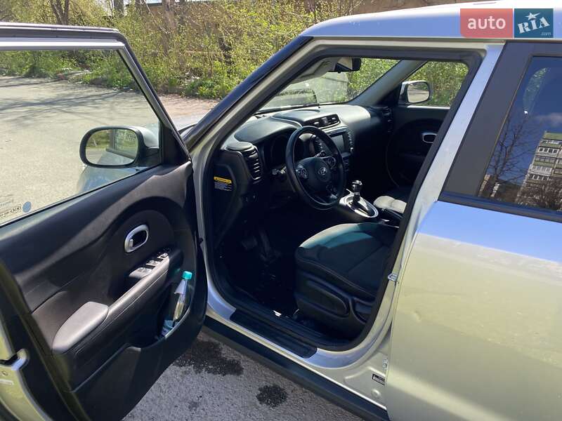 Позашляховик / Кросовер Kia Soul 2017 в Чернівцях