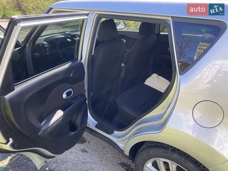 Позашляховик / Кросовер Kia Soul 2017 в Чернівцях