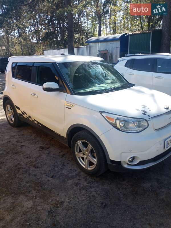 Позашляховик / Кросовер Kia Soul 2015 в Києві