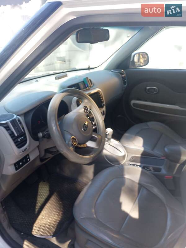 Позашляховик / Кросовер Kia Soul 2015 в Києві