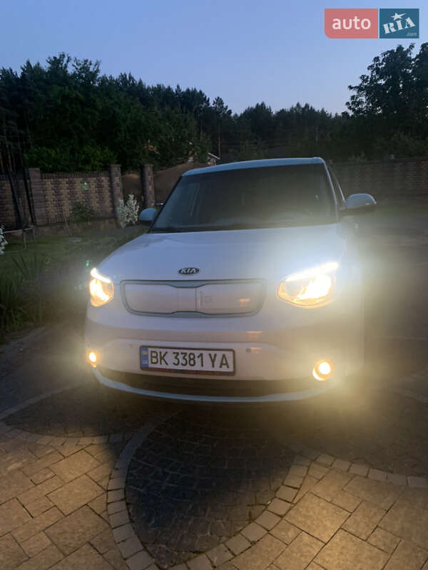 Внедорожник / Кроссовер Kia Soul 2015 в Костополе