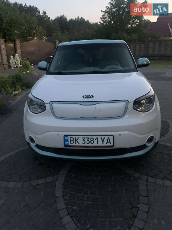 Внедорожник / Кроссовер Kia Soul 2015 в Костополе