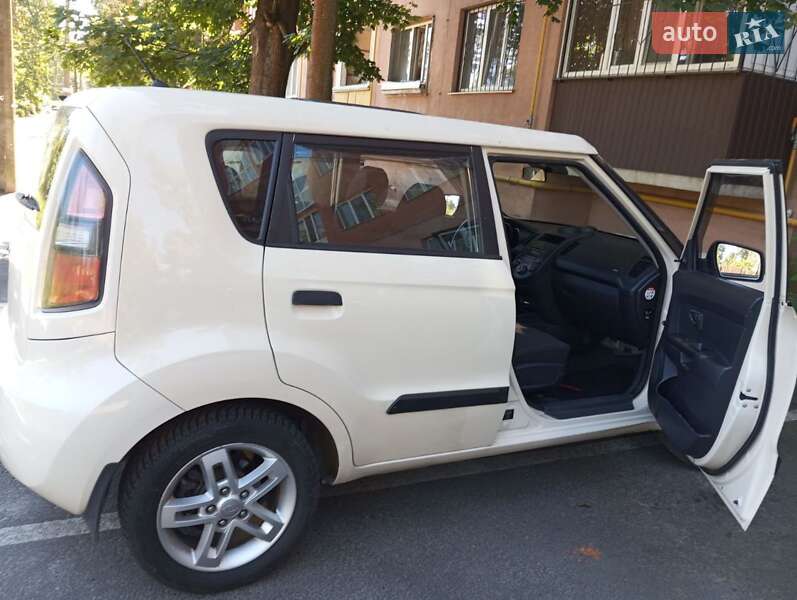 Позашляховик / Кросовер Kia Soul 2010 в Бучі