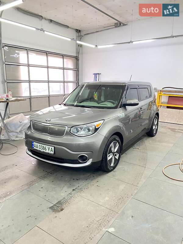 Позашляховик / Кросовер Kia Soul 2016 в Києві