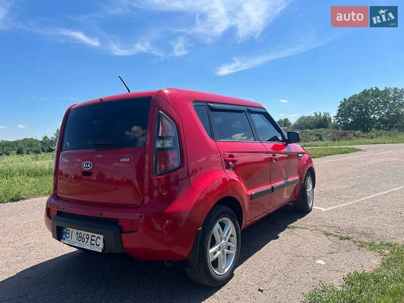Внедорожник / Кроссовер Kia Soul 2010 в Карловке