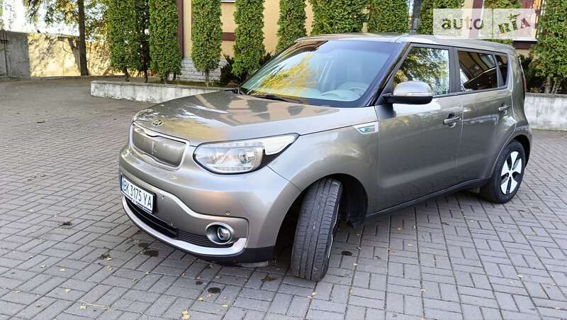 Позашляховик / Кросовер Kia Soul 2017 в Рівному