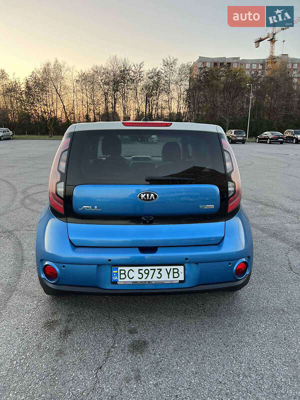 Позашляховик / Кросовер Kia Soul 2015 в Львові
