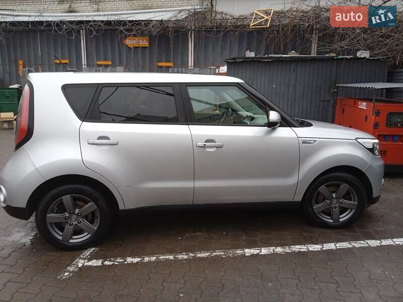 Позашляховик / Кросовер Kia Soul 2016 в Житомирі