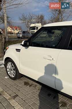 Позашляховик / Кросовер Kia Soul 2017 в 